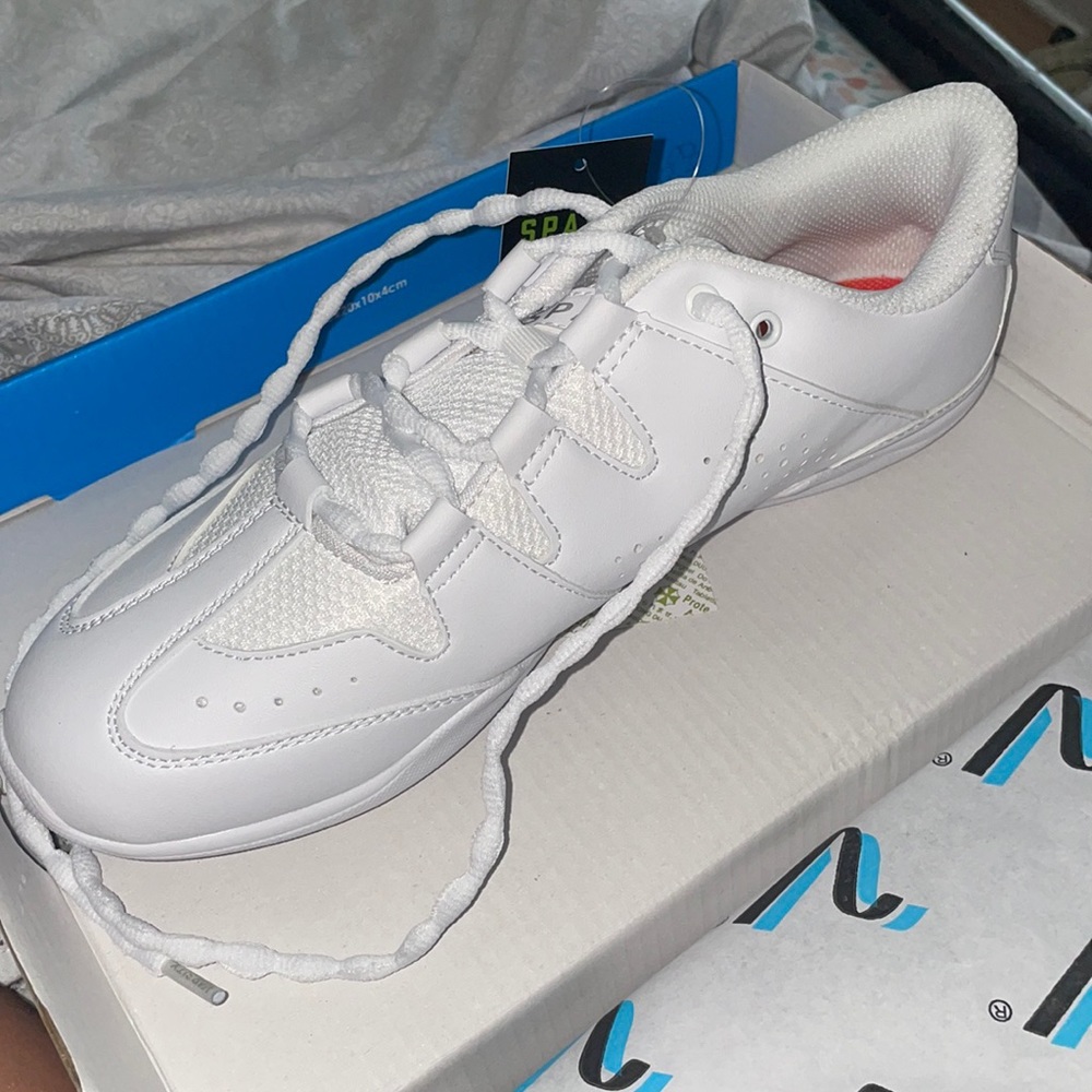 brand new varsity spirit cheer shoes